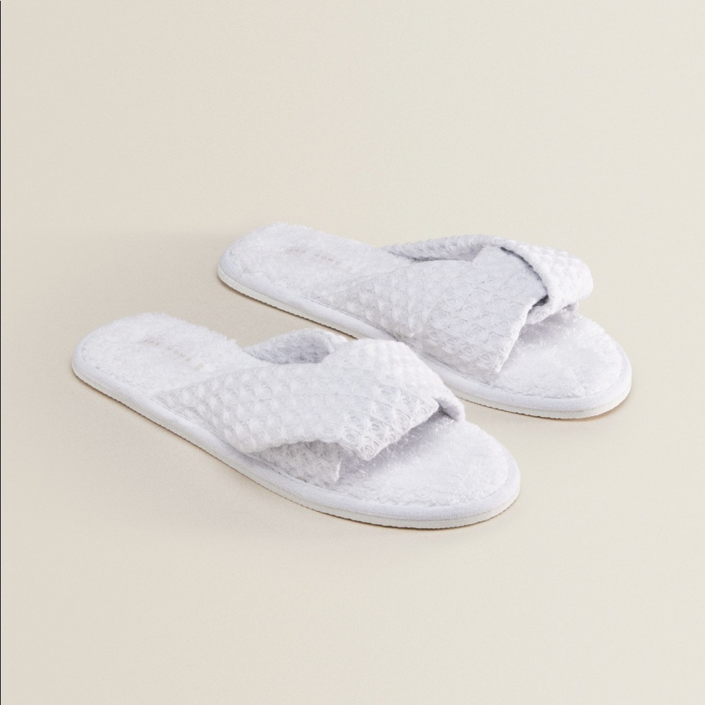 ZARA HOME NWT WHITE WAFFLE OPEN TOE BATH SLIPPERS SIZE 37